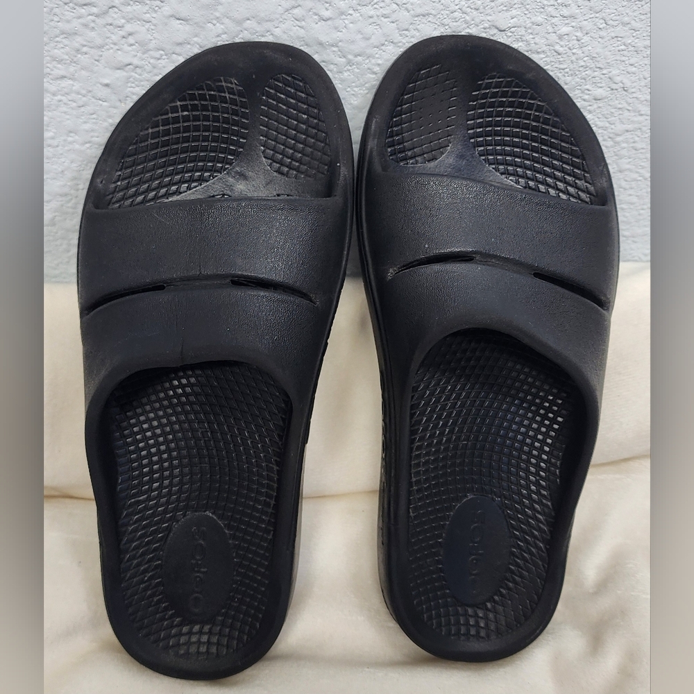 OOFOS Black Women's Sandals
